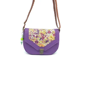 Sac bandoulière femme GABY violet en toile à sac avec rabat liberty vert, doublure vert kaki et bandoulière en cuir réglable.